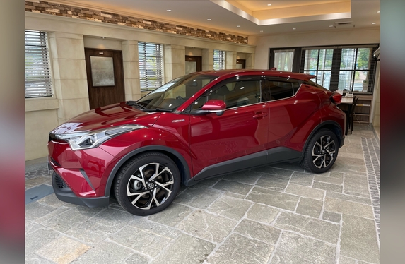 トヨタ認定中古車 C-HR🚗センシュアルレッドマイカ 展示しています❕
