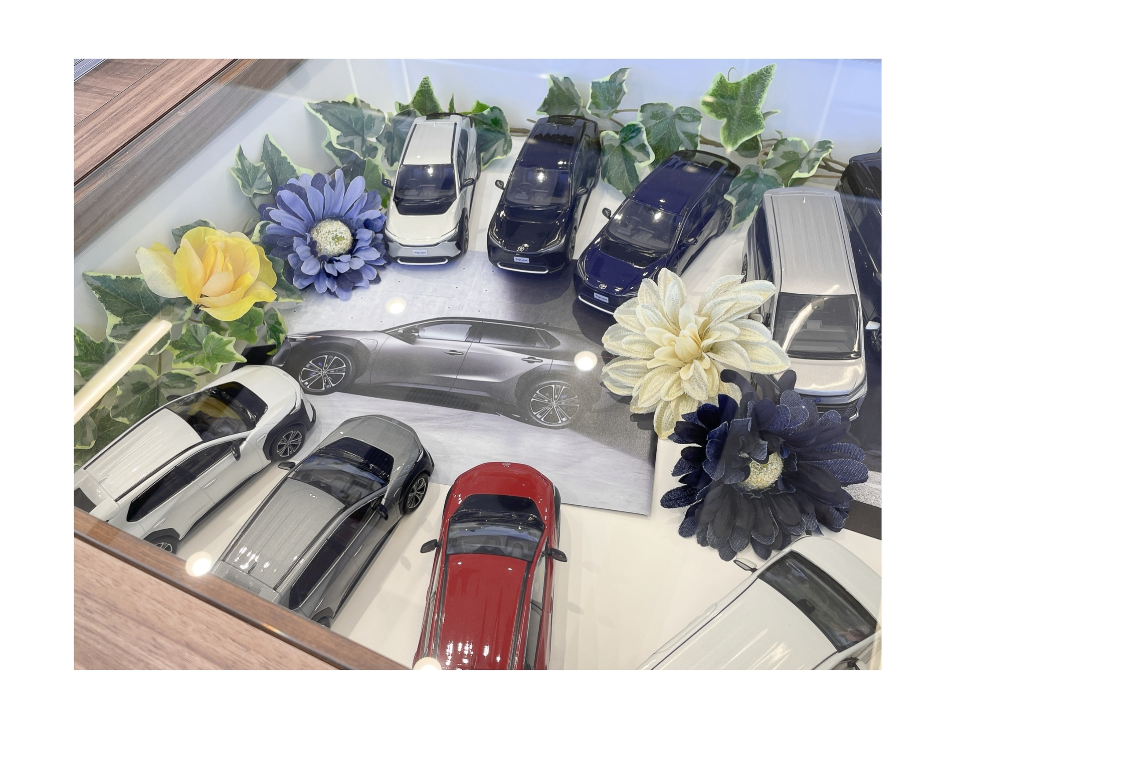 Amazon.co.jp: トヨタ 新型車bZ4X1 30色見本ミニカー全色セット