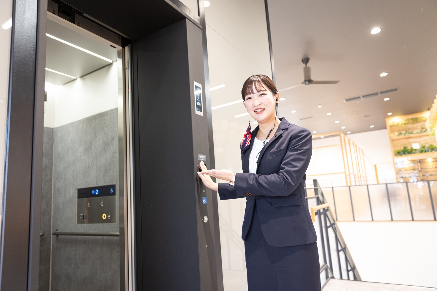 09東神戸店スタッフ働く風景写真 (2)
