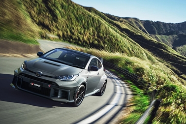 RZ“High performance” + Aero performance package［GR-DAT（8AT・4WD）］
