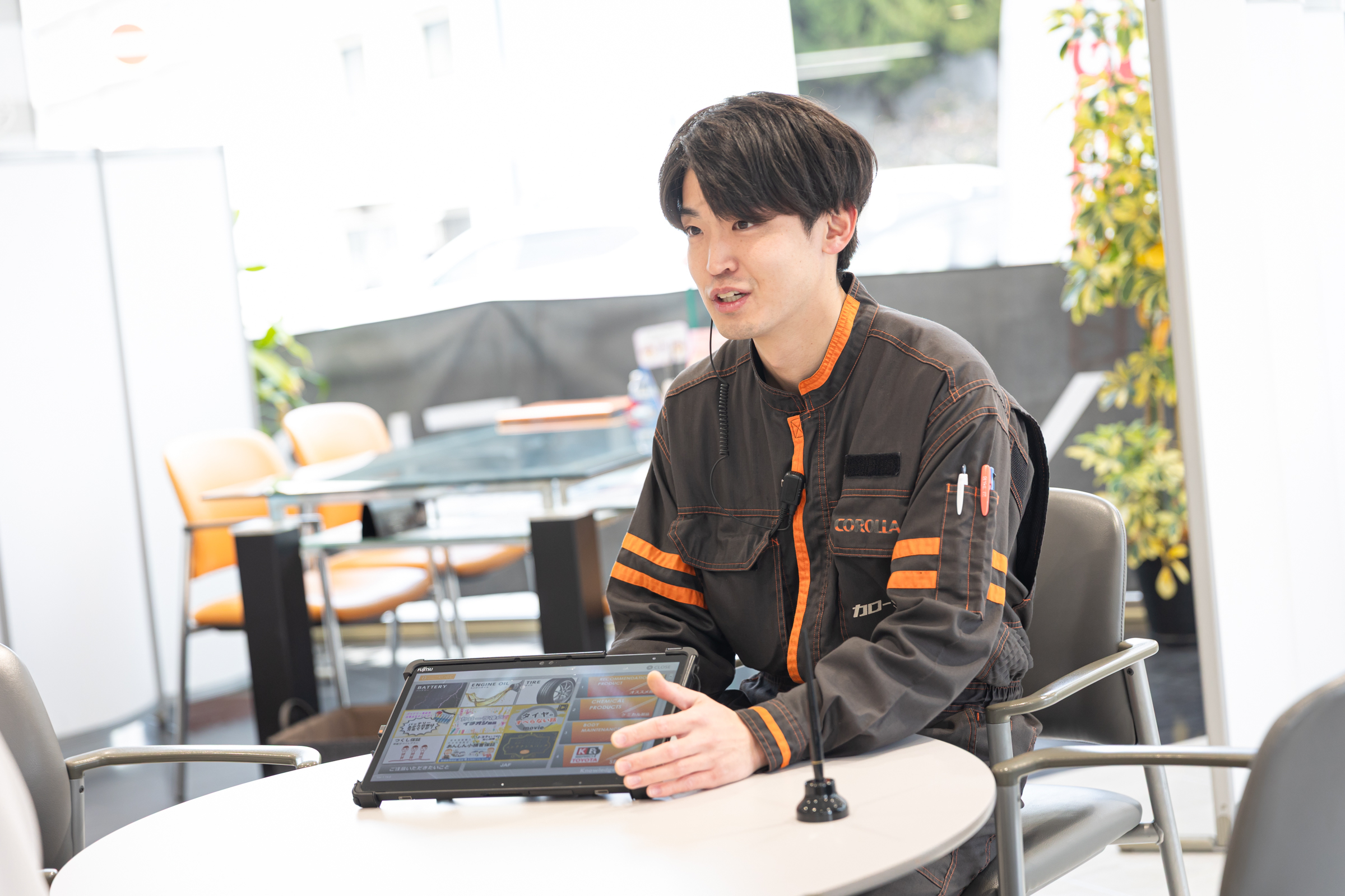 10西宮171店スタッフ働く風景s写真 (4)