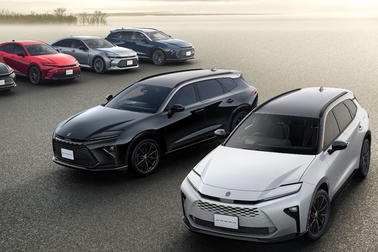 （前列右）：特別仕様車 ESTATE RS “THE 70th” （ベース車両はESTATE RS）