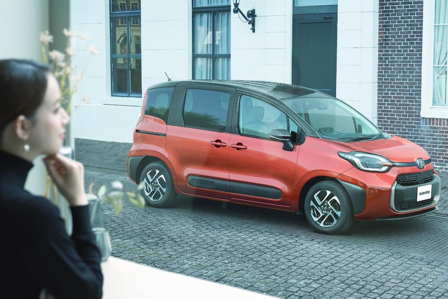 【モデル入り素材】Z（ガソリン・7人乗り）